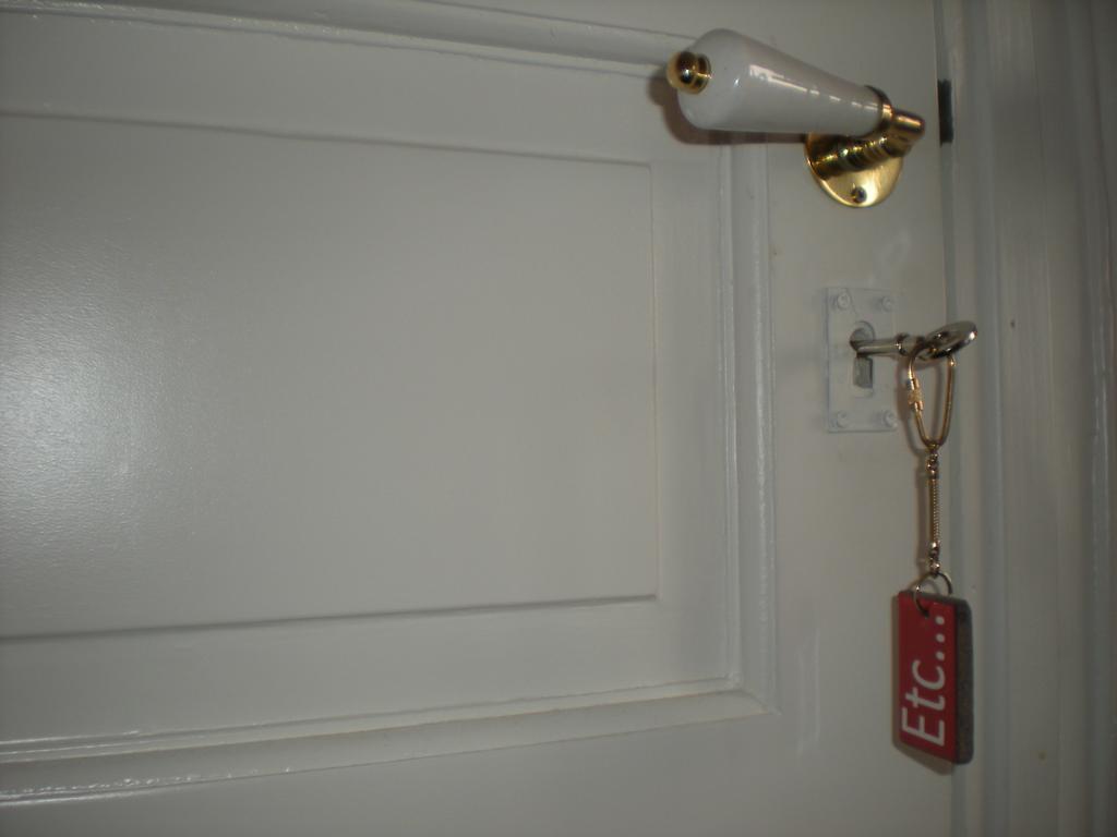 La Lit'Hote Mirefleurs Room photo